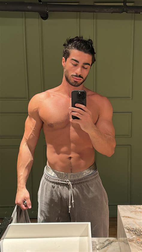Mo Saffari. Thread starter 1355283; Start date Jul 29, 2020; ... I've subscribed to his onlyfans and the most explicit picture is him wearing only his boxers with his dick hard. When I subscribed I received a picture of his body wearing boxers with his dick hard (I had to pay 10$ for this). I tried asking for his dick pic and he sent me a ...